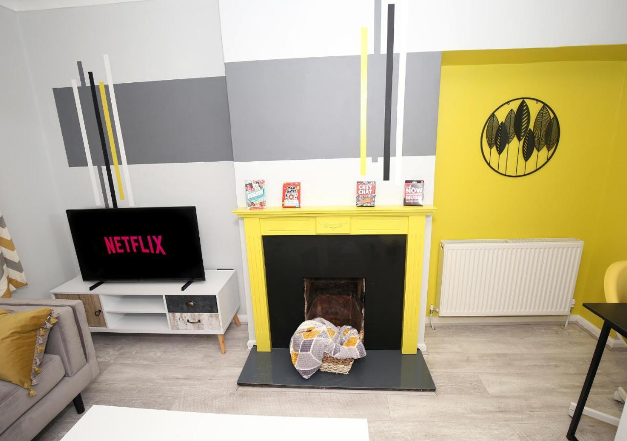 3-bed House With Parking Near O2 *