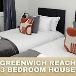 3-Bed House With Parking Near London O2