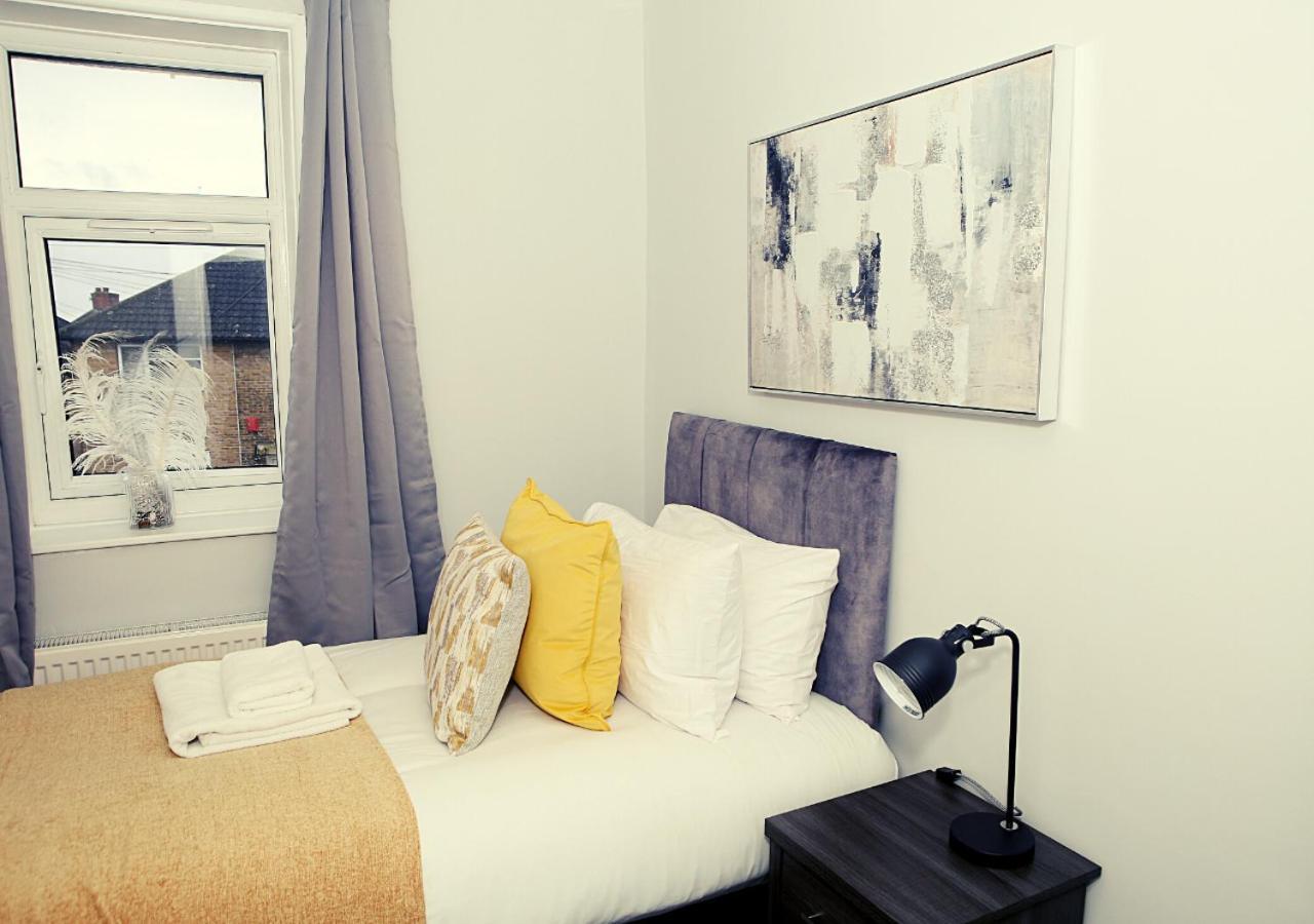 3-bed House With Parking Near O2 * Londra