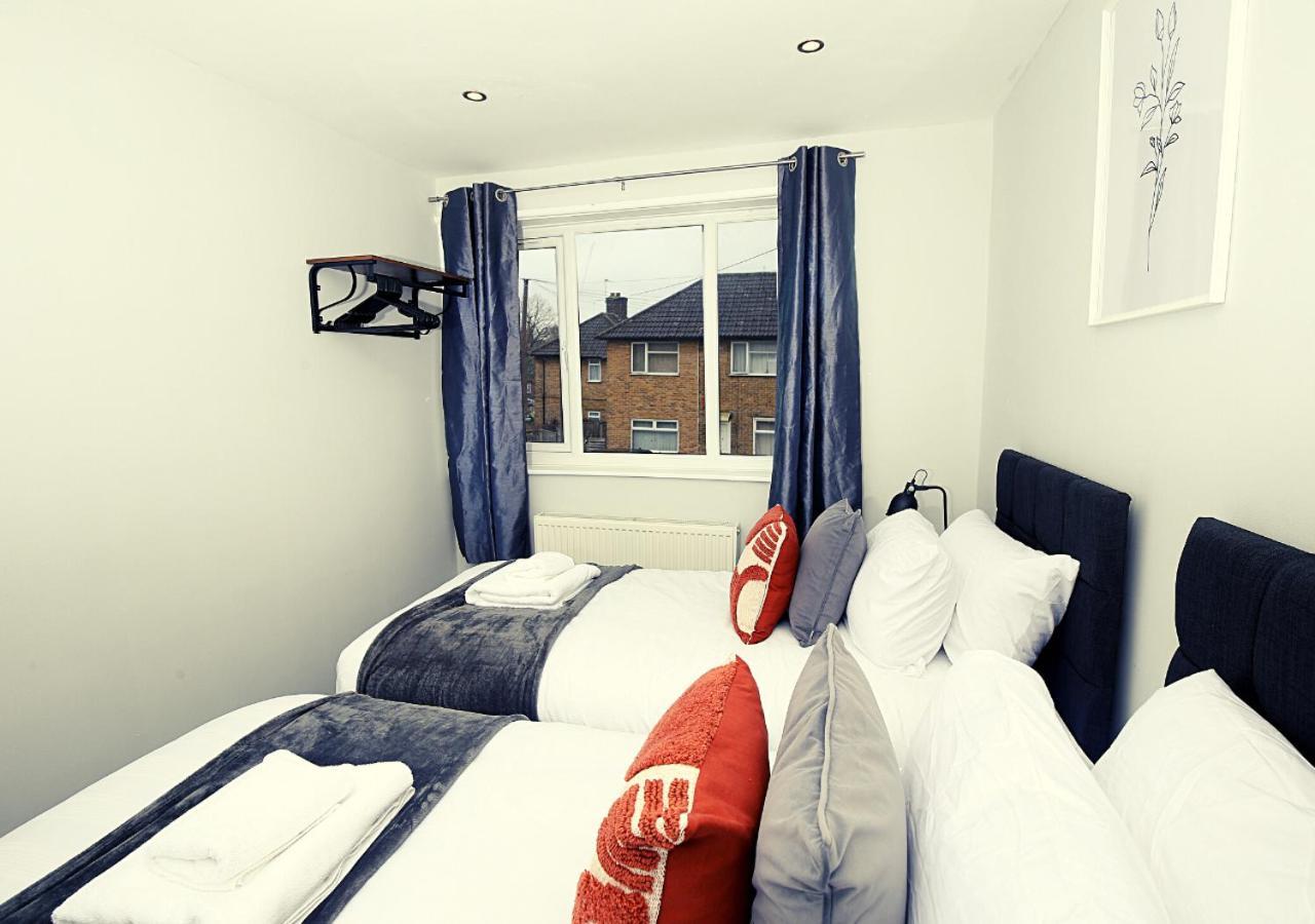 3-bed House With Parking Near O2 * Londra